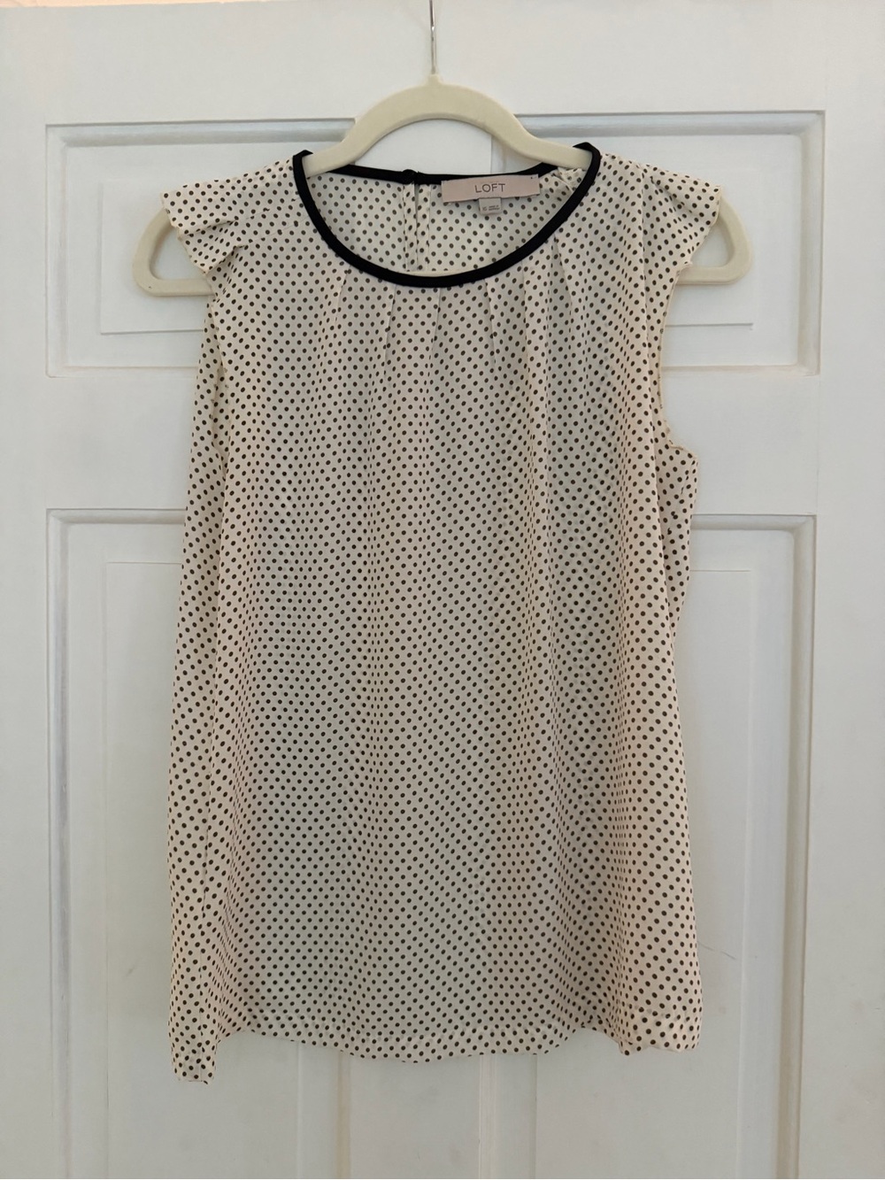 LOFT - Women’s Beige/Black Polka Dot Chiffon Sleeveless Trim Blouse XS